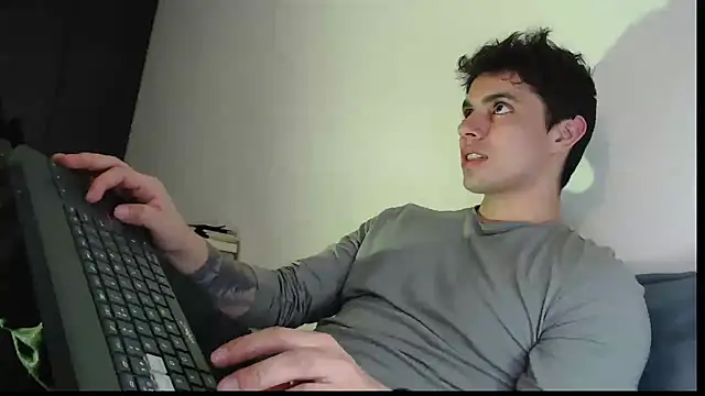 yourfavoriteboy   online show from 01-08-26, 04:04