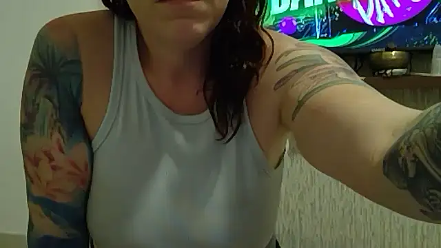 Snapshot of Island_Siren chatting on 10-17-25, 09:39 Island Siren online show from 10-17-25, 09:39