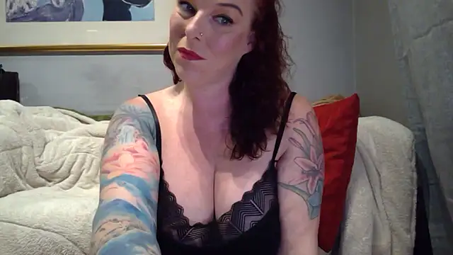 Snapshot of Island_Siren chatting on 11-05-25, 05:13 Island Siren online show from 11-05-25, 05:13