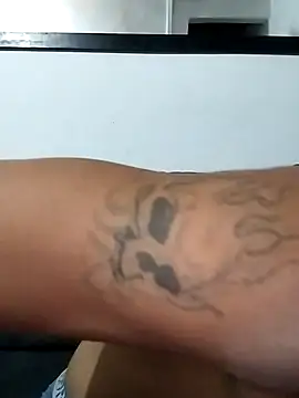 Snapshot of hoteder chatting on 10-23-25, 11:57 hoteder online show from 10-23-25, 11:57