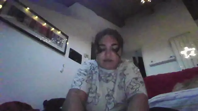 Snapshot of LadySophia03 chatting on 11-18-25, 04:00 LadySophia03 online show from 11-18-25, 04:00