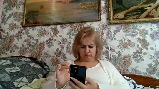 Snapshot of LustyyX chatting on 10-06-25, 01:52 LustyyX online show from 10-06-25, 01:52