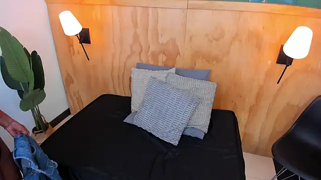 halleylorens online show from 09-10-25, 07:03