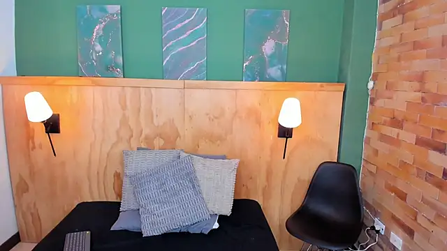 halleylorens online show from 09-15-25, 07:03