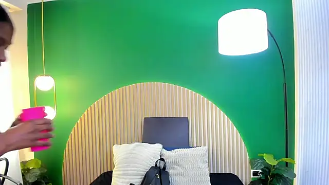 halleylorens online show from 12-17-25, 06:47