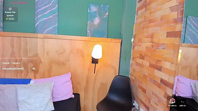 halleylorens online show from 04-25-26, 07:33