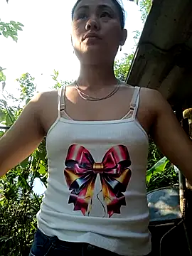 Snapshot of Ruaiuoi chatting on 05-05-26, 10:01 Ruaiuoi online show from 05-05-26, 10:01