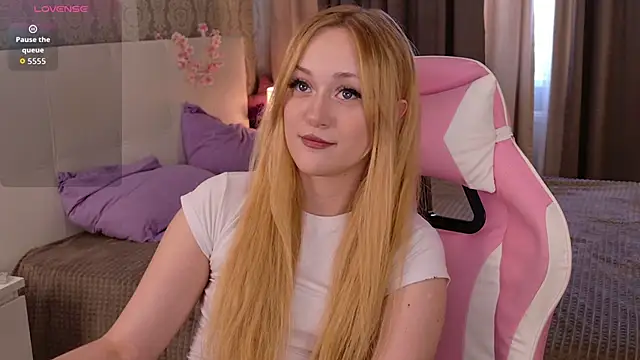 Snapshot of HeyMonkey_ chatting on 10-06-25, 08:56 HeyMonkey online show from 10-06-25, 08:56