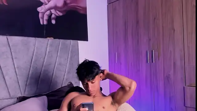 ZYZZ1312 online show from 09-12-25, 10:32