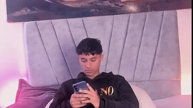 ZYZZ1312 online show from 12-02-25, 05:19