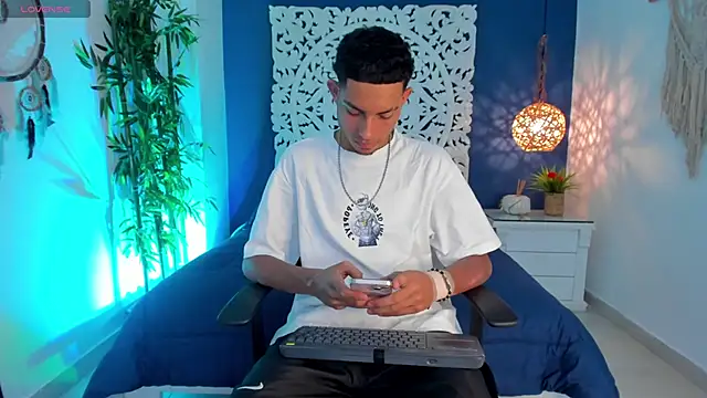 Adonis WB online show from 10-02-25, 08:38