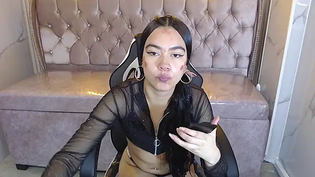 Snapshot of dania_b_ chatting on 10-17-25, 03:10 dania b  online show from 10-17-25, 03:10