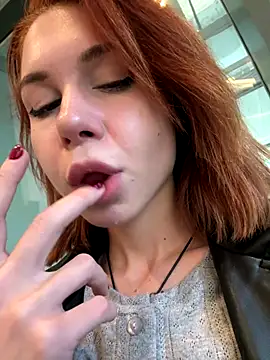 Snapshot of RosieSecret chatting on 09-23-25, 07:11 RosieSecret online show from 09-23-25, 07:11