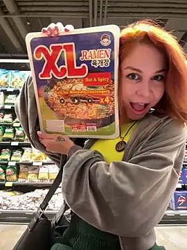 Snapshot of RosieSecret chatting on 10-09-25, 08:12 RosieSecret online show from 10-09-25, 08:12