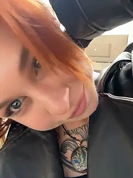 Snapshot of RosieSecret chatting on 10-12-25, 08:13 RosieSecret online show from 10-12-25, 08:13