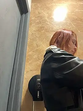 Snapshot of RosieSecret chatting on 11-01-25, 08:05 RosieSecret online show from 11-01-25, 08:05