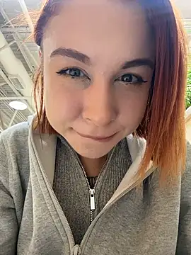 Snapshot of RosieSecret chatting on 11-02-25, 08:06 RosieSecret online show from 11-02-25, 08:06