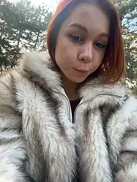 Snapshot of RosieSecret chatting on 11-17-25, 08:09 RosieSecret online show from 11-17-25, 08:09