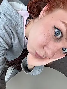 Snapshot of RosieSecret chatting on 05-17-26, 08:01 RosieSecret online show from 05-17-26, 08:01