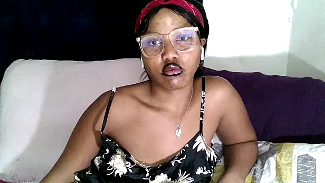 BUNNYCHOWX28 online show from 12-03-25, 05:11