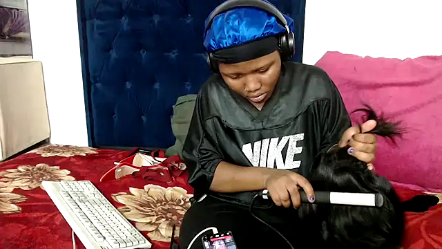 BUNNYCHOWX28 online show from 01-12-26, 08:47