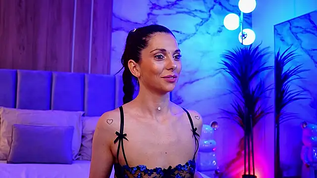 EllyLynn online show from 10-30-25, 08:09