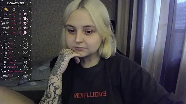 Snapshot of vendymories chatting on 09-15-25, 03:45 vendymories online show from 09-15-25, 03:45