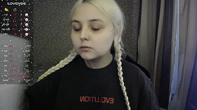 Snapshot of vendymories chatting on 09-26-25, 01:26 vendymories online show from 09-26-25, 01:26