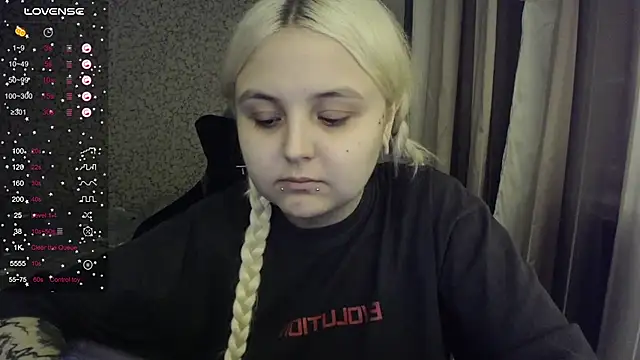 Snapshot of vendymories chatting on 09-27-25, 01:32 vendymories online show from 09-27-25, 01:32