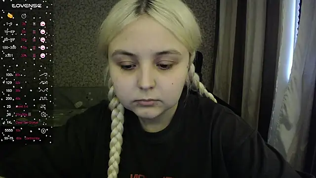 Snapshot of vendymories chatting on 10-03-25, 11:07 vendymories online show from 10-03-25, 11:07