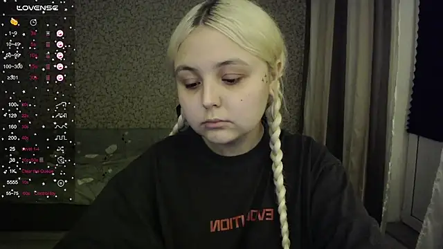 Snapshot of vendymories chatting on 10-04-25, 11:14 vendymories online show from 10-04-25, 11:14