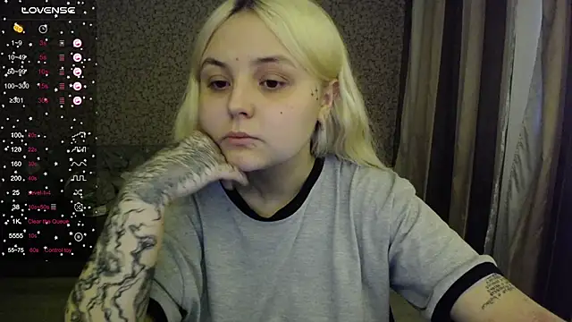 Snapshot of vendymories chatting on 10-13-25, 11:32 vendymories online show from 10-13-25, 11:32