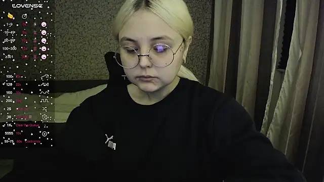 Snapshot of vendymories chatting on 10-17-25, 03:20 vendymories online show from 10-17-25, 03:20