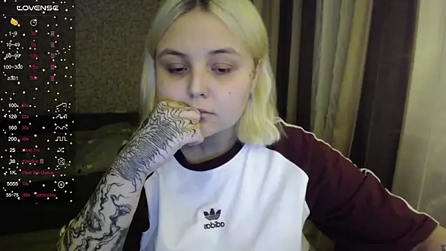 Snapshot of vendymories chatting on 10-30-25, 11:05 vendymories online show from 10-30-25, 11:05