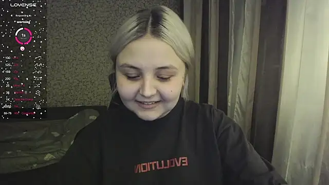 Snapshot of vendymories chatting on 11-14-25, 02:32 vendymories online show from 11-14-25, 02:32