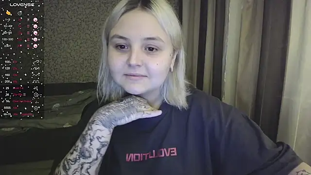 Snapshot of vendymories chatting on 11-20-25, 02:56 vendymories online show from 11-20-25, 02:56