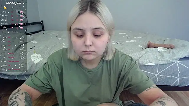 Snapshot of vendymories chatting on 12-15-25, 06:28 vendymories online show from 12-15-25, 06:28