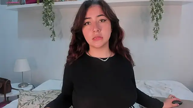 Nicolle Evanss  online show from 05-13-26, 04:43