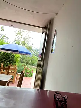 Snapshot of _Layla69_ chatting on 09-26-25, 05:06  Layla69  online show from 09-26-25, 05:06