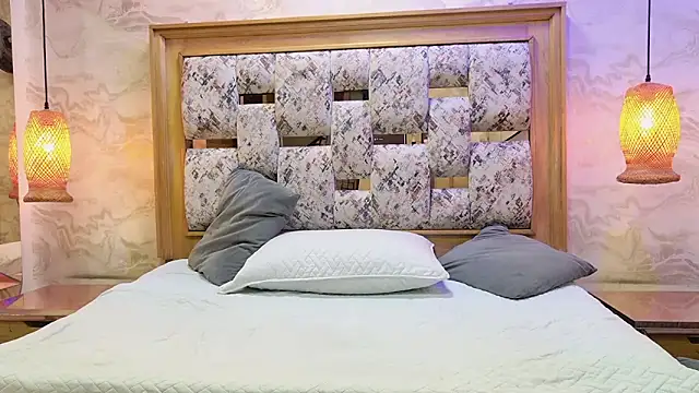 julyana mendez online show from 10-12-25, 07:35