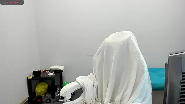 juliamurr 18 online show from 10-16-25, 01:06