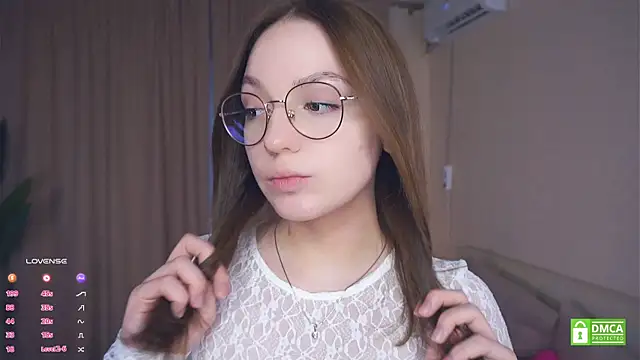 Snapshot of NguyetHankey chatting on 09-08-25, 03:44 NguyetHankey online show from 09-08-25, 03:44