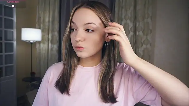 Snapshot of NguyetHankey chatting on 10-13-25, 03:23 NguyetHankey online show from 10-13-25, 03:23