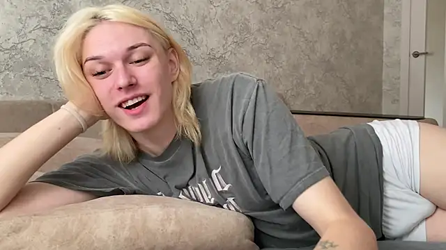 Snapshot of evelina228 chatting on 09-19-25, 06:59 evelina228 online show from 09-19-25, 06:59