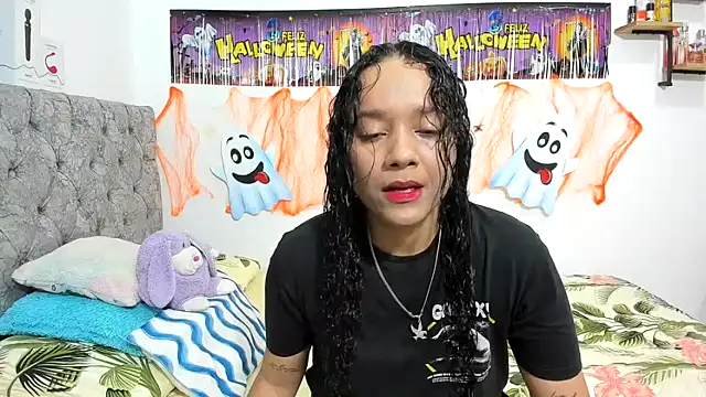 Snapshot of nay_and_aleja1 chatting on 10-25-25, 02:41 nay and aleja1 online show from 10-25-25, 02:41