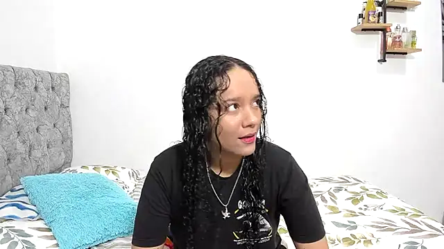 Snapshot of nay_and_aleja1 chatting on 11-12-25, 02:34 nay and aleja1 online show from 11-12-25, 02:34