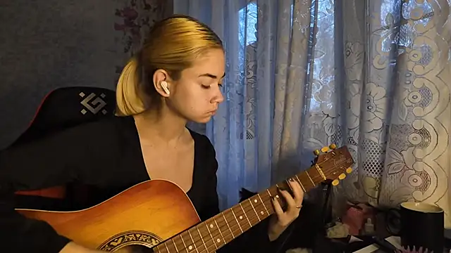 Witching Moon online show from 11-04-25, 07:29