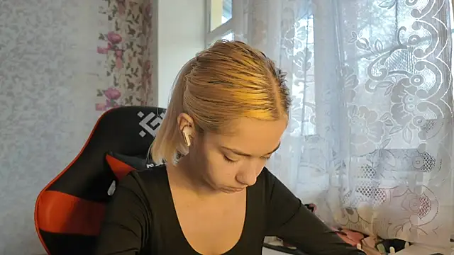 Witching Moon online show from 11-05-25, 07:41