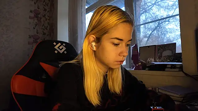 Witching Moon online show from 11-29-25, 08:06