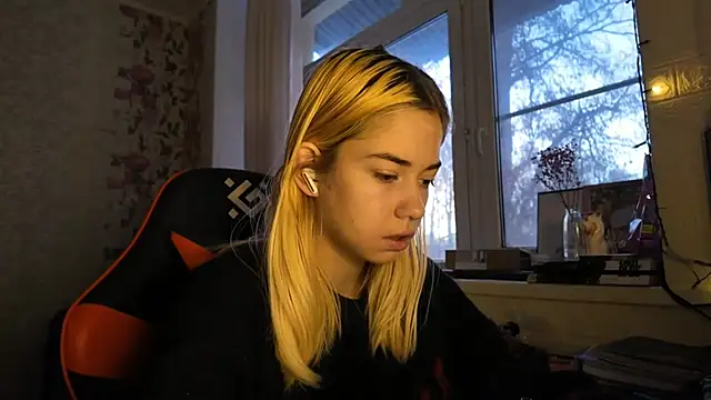 Witching Moon online show from 12-15-25, 05:55